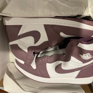 Nike Air Jordan 1 Retro High OG in Mauve and White